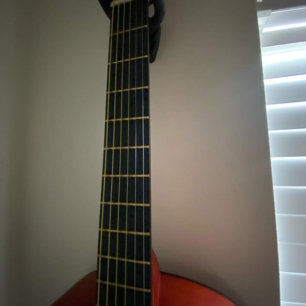 Guitar - Picture 4 of 4